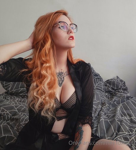 Foxmutt model hot images