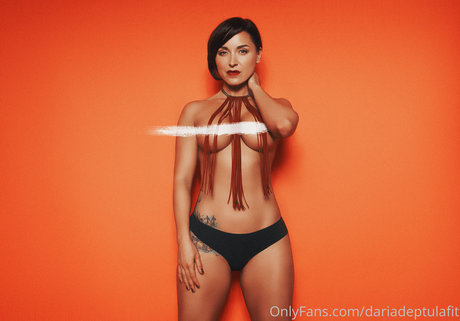 Daria Deptula naked model photos