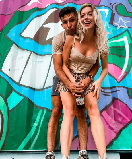 UrEbabe nude model image