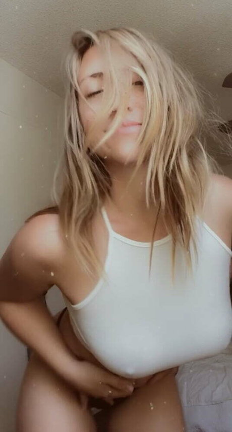 Kayla Girlnexxdoor model pretty photos