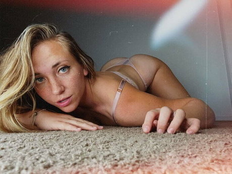 Kayla Girlnexxdoor model adult archive