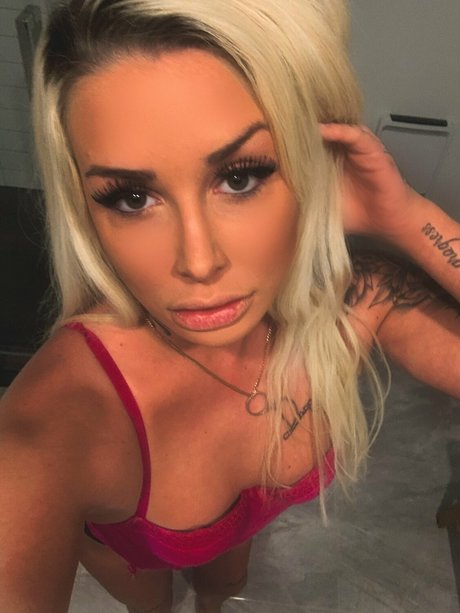 Elodie Baillargeon Roy model naked pic