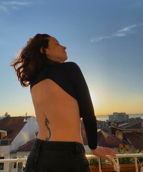 Defne Ergun model nice gallery