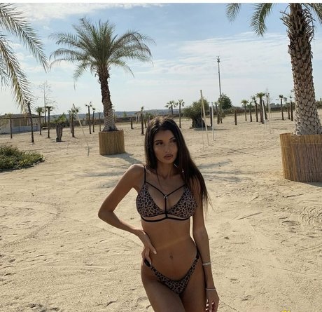 Adriannalinnaa model porn gallery