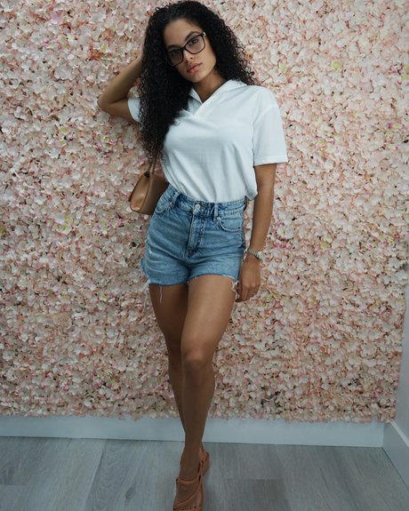Jennifer Prado art model image