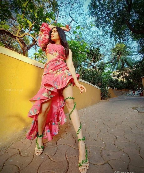 Adah Sharma star nude photo