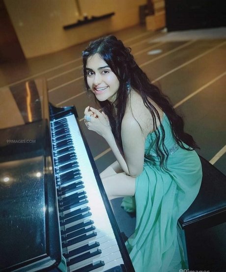 Adah Sharma perfect star img