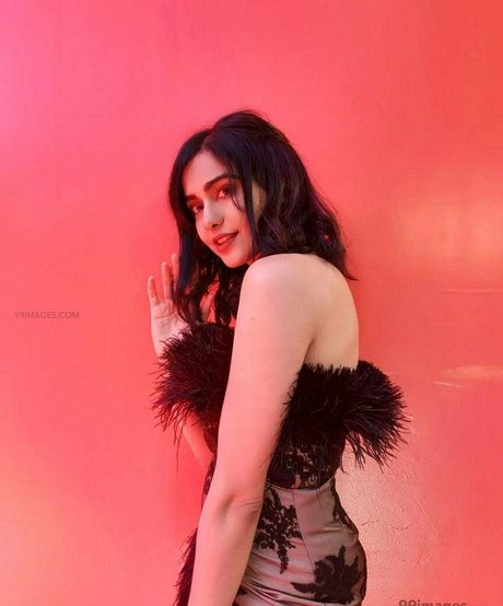 Adah Sharma free star pics