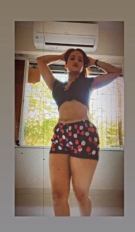 Prajakta Dusane sexy star images