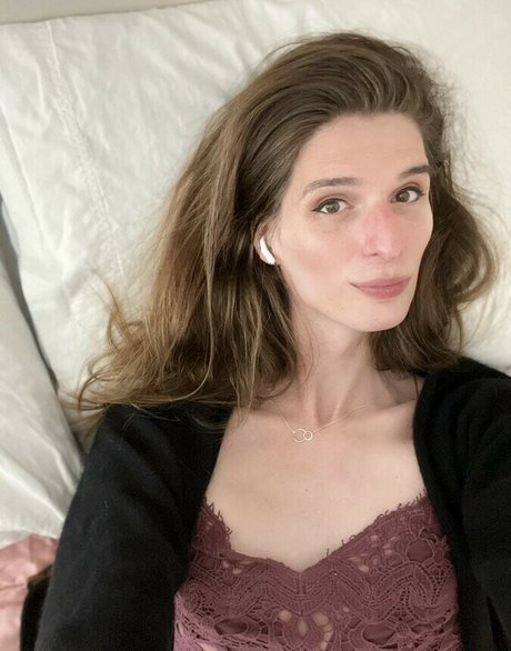 ALesserDeity nude actress pics
