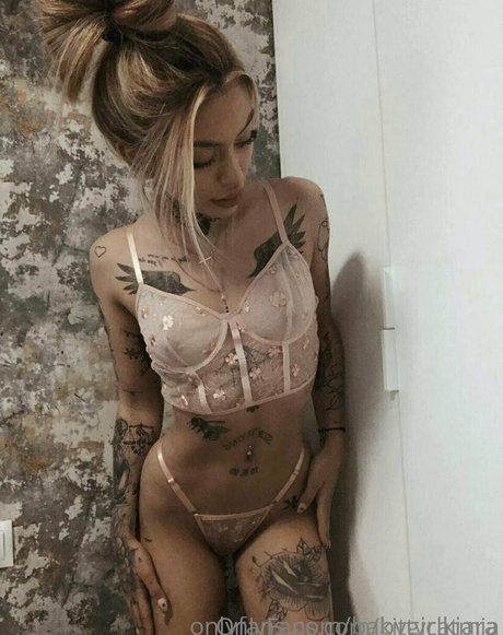 Dafni Kouneli model adult archive