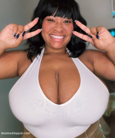 Unmaskedoppai model beautiful img