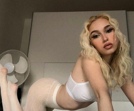 lilsauvage  pornographic model archive