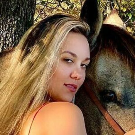 moderndayhousewife naked model pictures