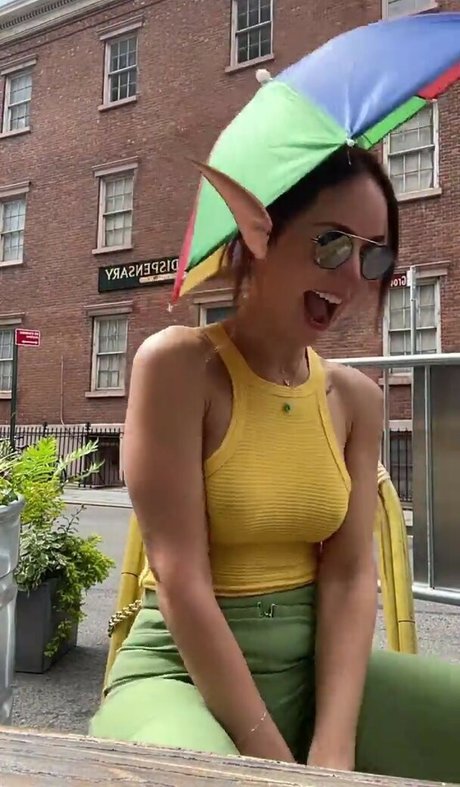 Camila Sodi hot star img