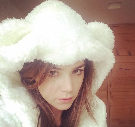 Camila Sodi sexy star img