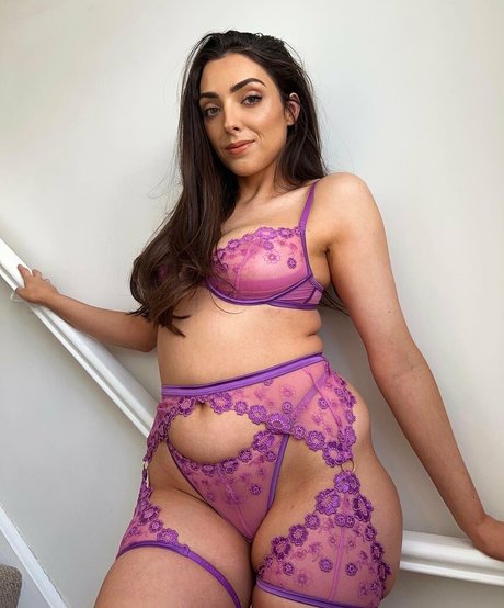 Nelly London sexy actress pics