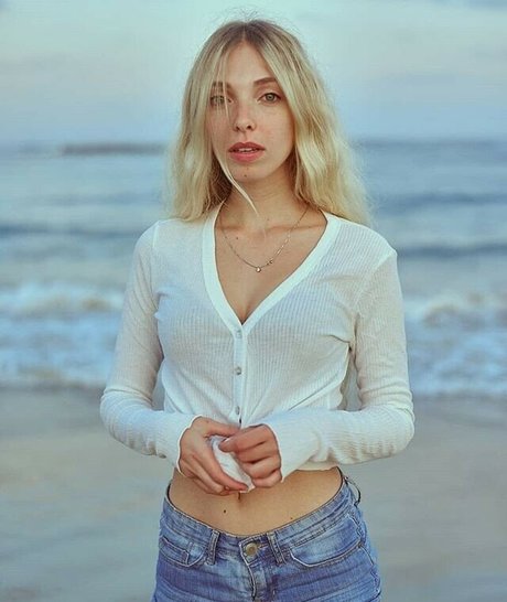 Tiny Miny Mo pretty model gallery