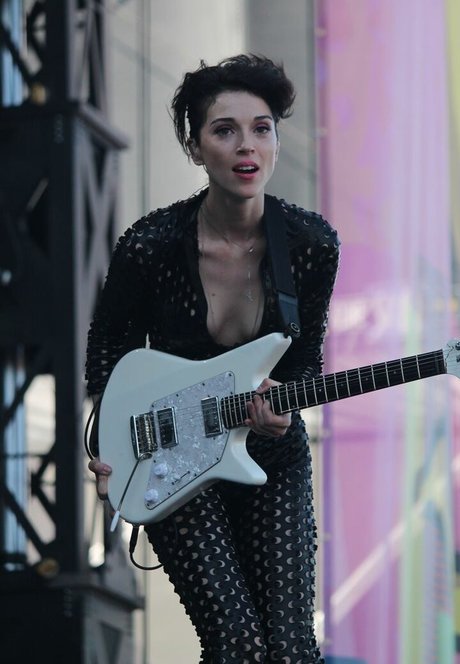 St Vincent model hd img