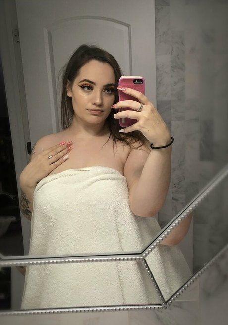 HornyThickKitten star hot pic