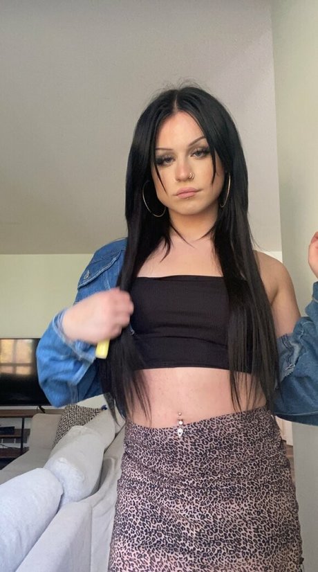 Joniethebrat profile image