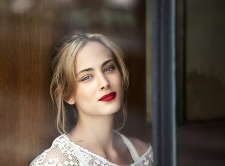 Nora Arnezeder xxx model image