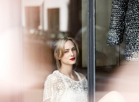 Nora Arnezeder hot actress galleries