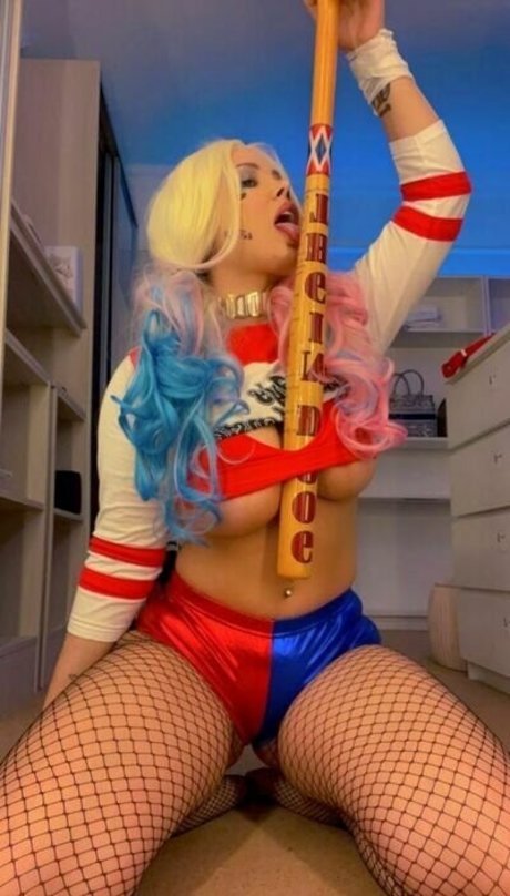 Mizz Ellaa ASMR hot model pic