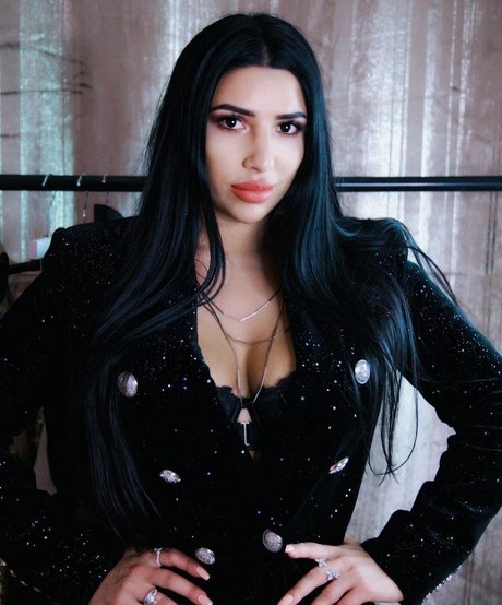 Mizz Ellaa ASMR exclusive model photos