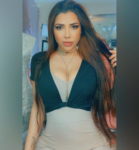Mizz Ellaa ASMR porn actress photo