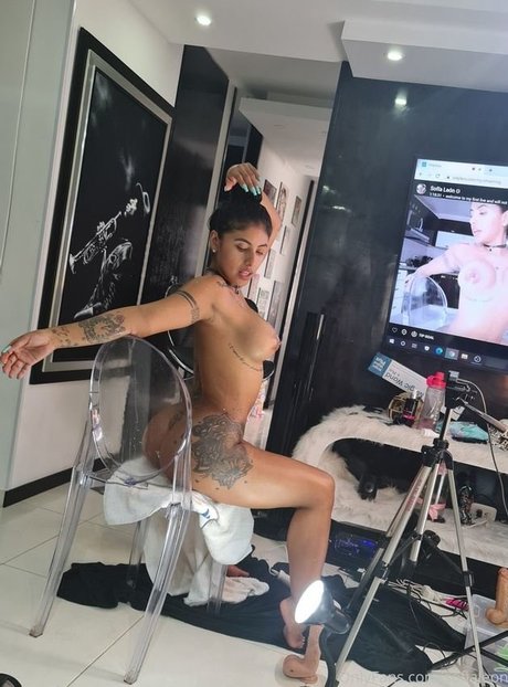 Sofia Leon porn model photo