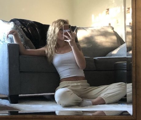 annalovesbanana art actress pictures