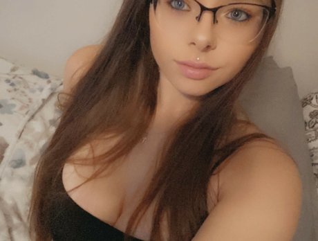 freaksaregeeks pretty pornstar picture
