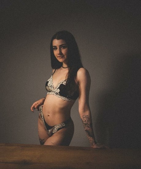 Lunathefairyy hot model pic