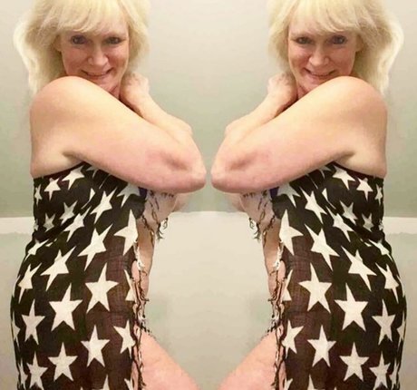 Sandie Lee model adult image