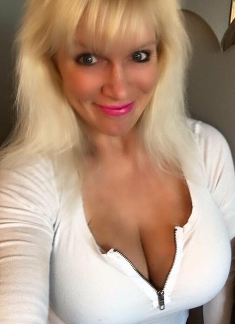 Sandie Lee erotic star picture