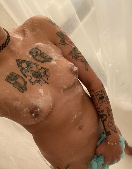 shinyxcharm93 nude model pictures