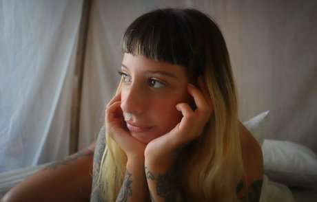 esencia migrante nudes actress archive