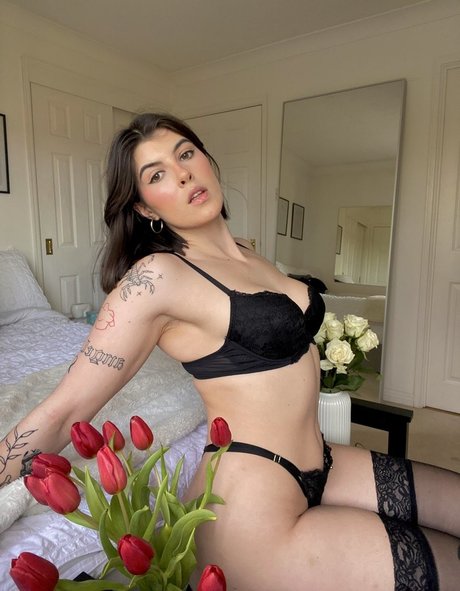 OnlyAveryWest high quality pornstar photos