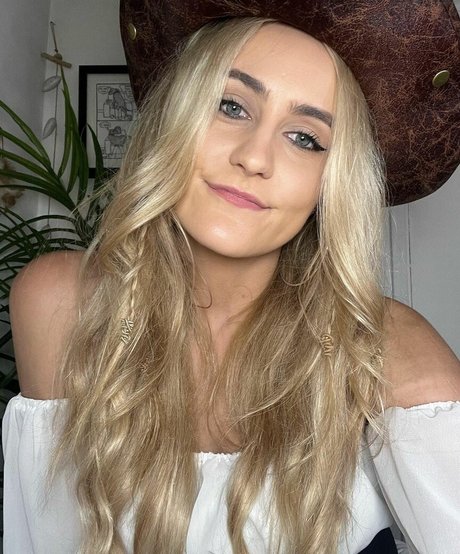 Ellierose Kelly beautiful model photo