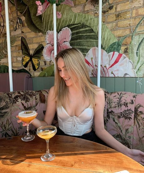 Ellierose Kelly model porn image