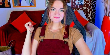 Lindawoodsy adult model photo