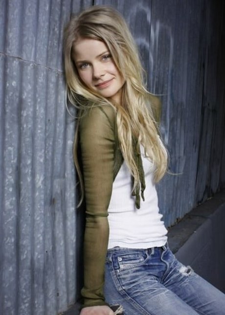 Anita Briem pornographic model pics