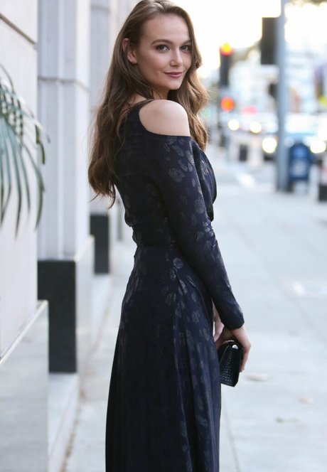 Andi Matichak naked model images