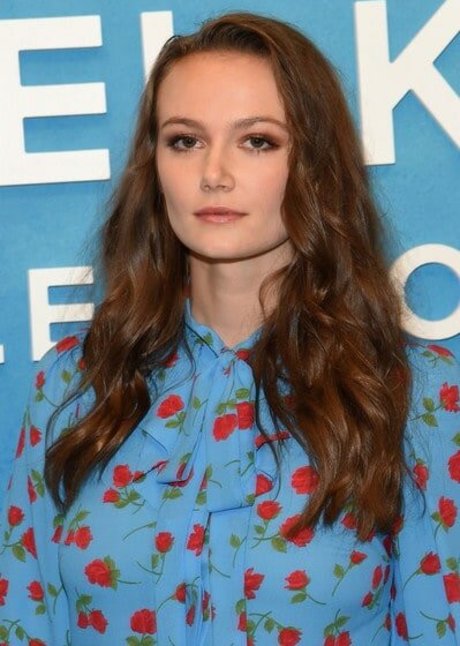 Andi Matichak art model picture