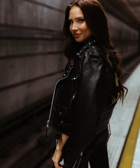 Ana Walczak nude model images