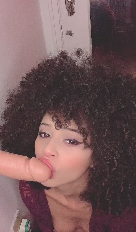 Miss Flat free pornstar photo