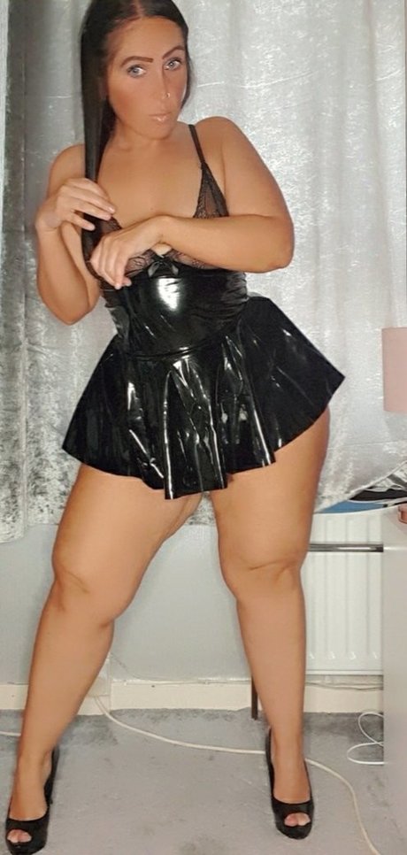 Thicc curvy princess sexy model pics