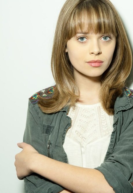 Alyssa Jirrels erotic actress img