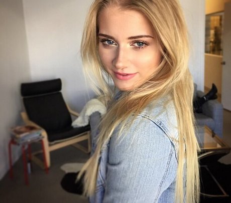 Alena Savostikova star porn pics